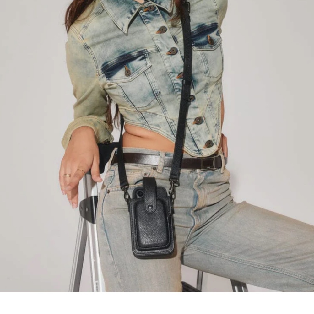 (#15) Hailey Holster CROSSBODY PHONE BAG in black / gold